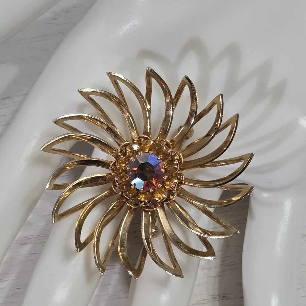 Sarah Coventry Canada Aurora Borealis Rhinestone & Metal Flower Vintage Brooch
